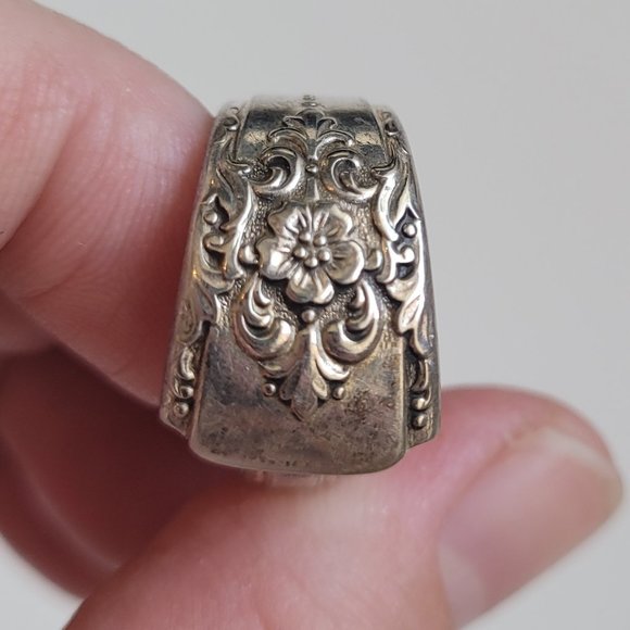 Rogers Vintage Repousse Floral Wrap Silver Spoon Ring Sz 6 - Picture 6 of 12